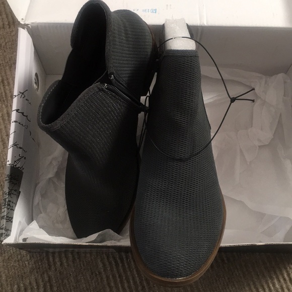 Kensie size 7,8 - Picture 8 of 10